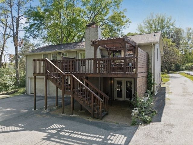 425 Lakeshore Dr, Old Hickory, TN 37138