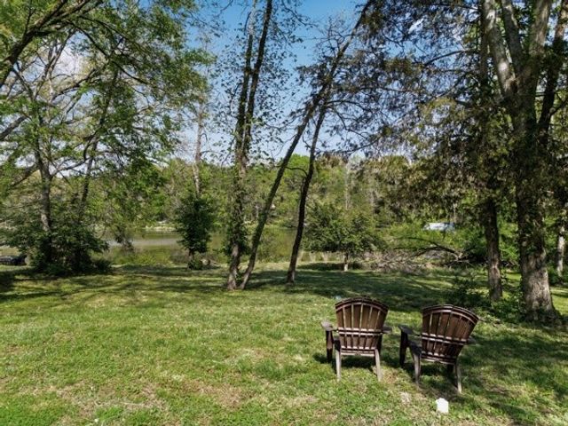 425 Lakeshore Dr, Old Hickory, TN 37138