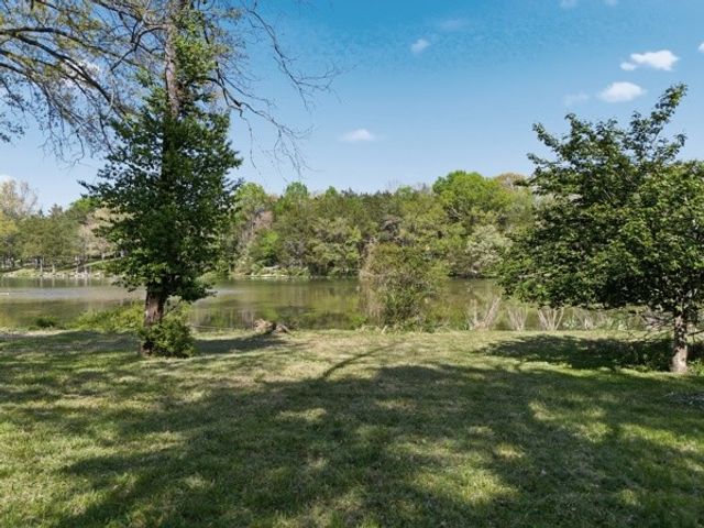 425 Lakeshore Dr, Old Hickory, TN 37138