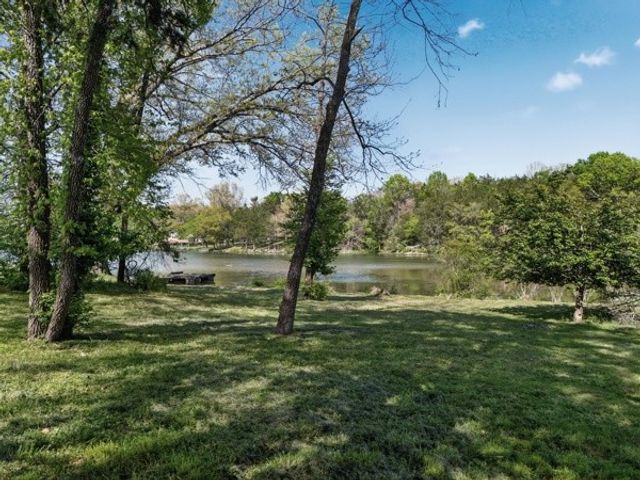 425 Lakeshore Dr, Old Hickory, TN 37138