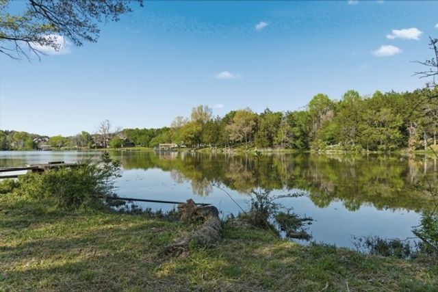 425 Lakeshore Dr, Old Hickory, TN 37138