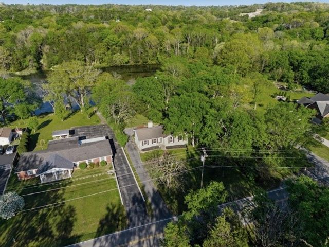 425 Lakeshore Dr, Old Hickory, TN 37138