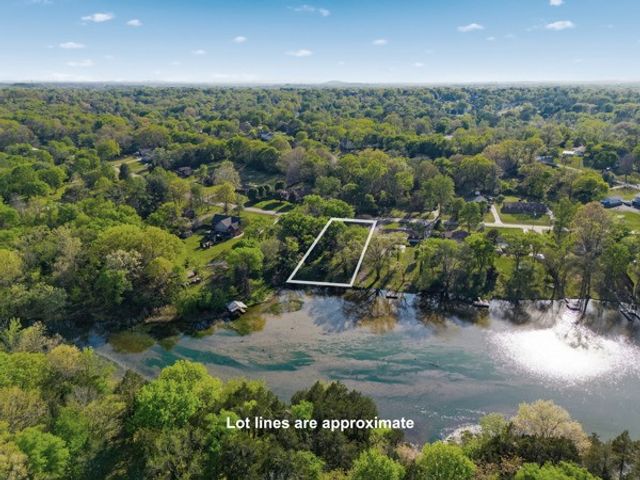 425 Lakeshore Dr, Old Hickory, TN 37138