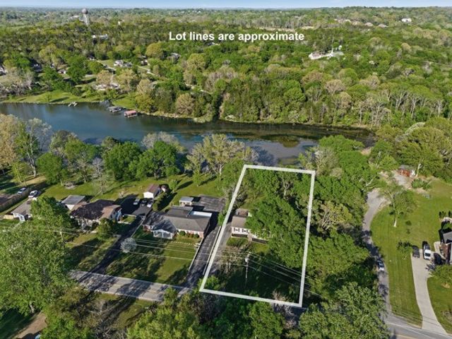 425 Lakeshore Dr, Old Hickory, TN 37138
