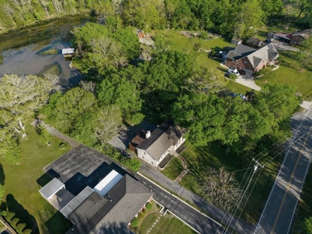 425 Lakeshore Dr, Old Hickory, TN 37138