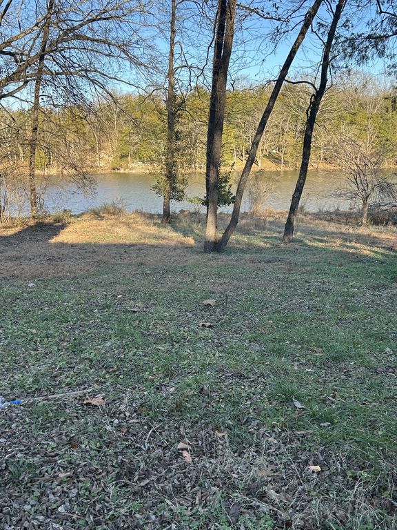 425 Lakeshore Dr, Old Hickory, TN 37138