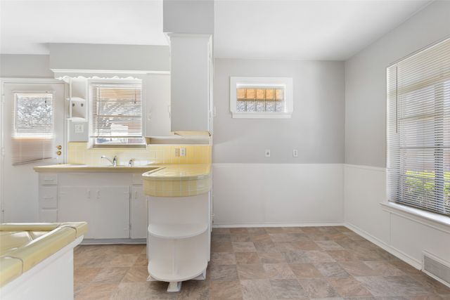 6520 Saint Moritz Avenue, Dallas, TX 75214