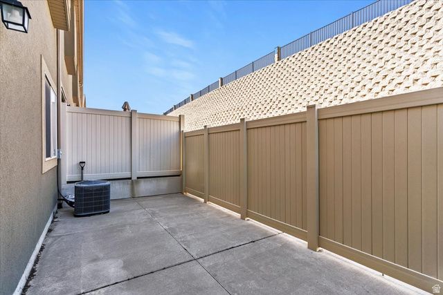 1809 E WHITETAIL DR, Layton, UT 84040