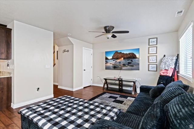 1809 E WHITETAIL DR, Layton, UT 84040