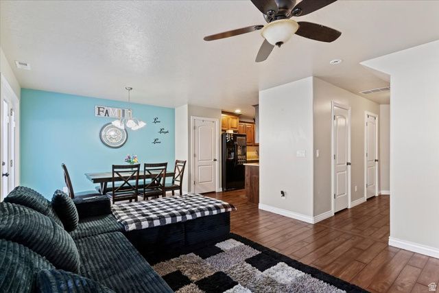 1809 E WHITETAIL DR, Layton, UT 84040