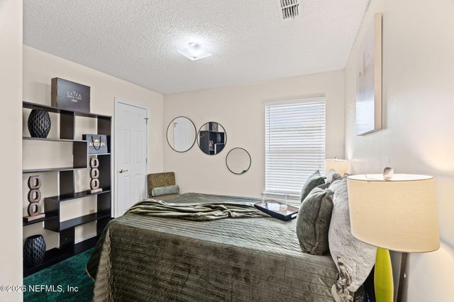 1824 DAYTONA Lane, Jacksonville, FL 32218