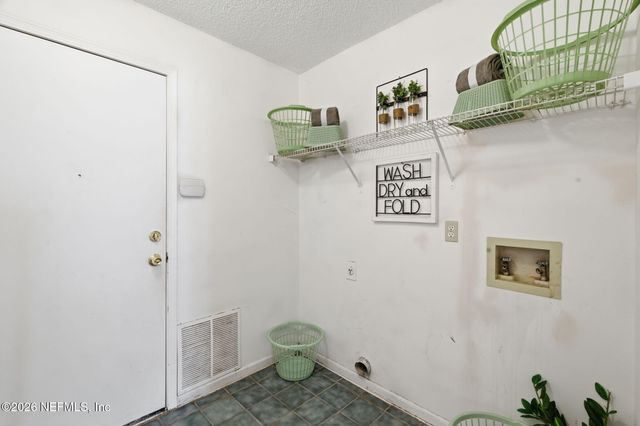 1824 DAYTONA Lane, Jacksonville, FL 32218
