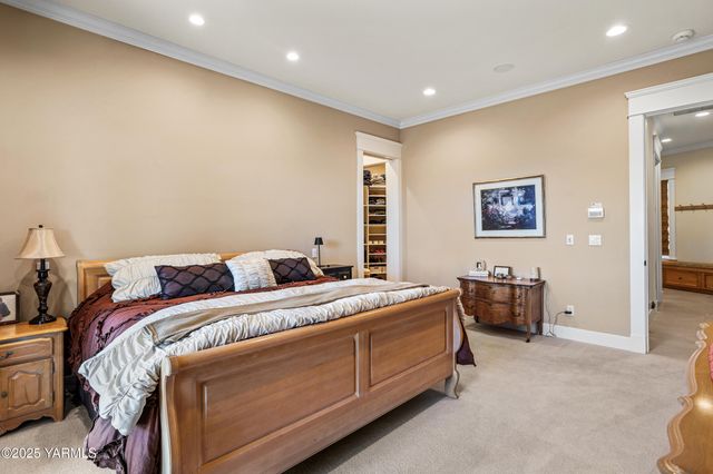 305 Mountain Shadows Pl, Yakima, WA 98908