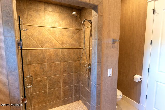 305 Mountain Shadows Pl, Yakima, WA 98908