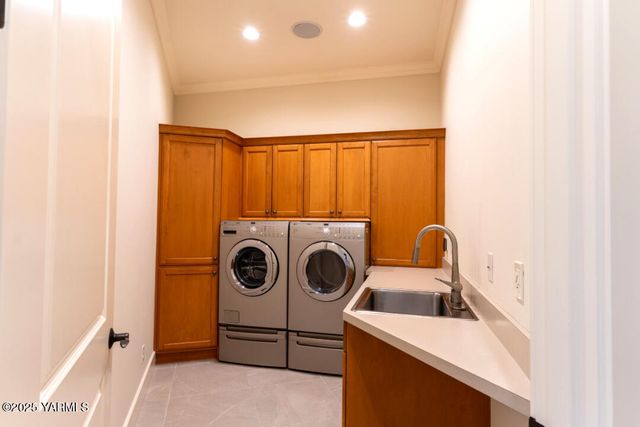 305 Mountain Shadows Pl, Yakima, WA 98908