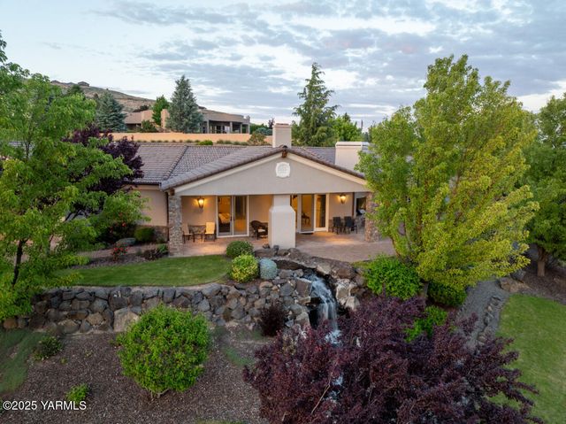 305 Mountain Shadows Pl, Yakima, WA 98908