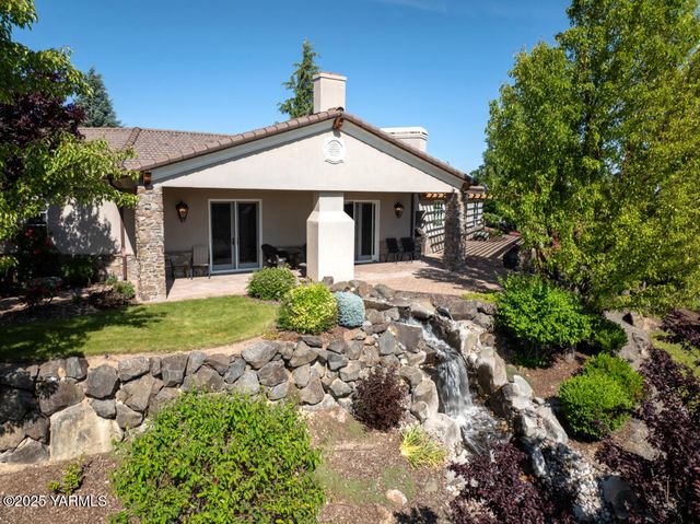 305 Mountain Shadows Pl, Yakima, WA 98908