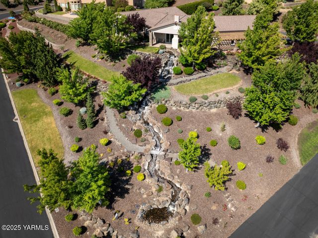 305 Mountain Shadows Pl, Yakima, WA 98908