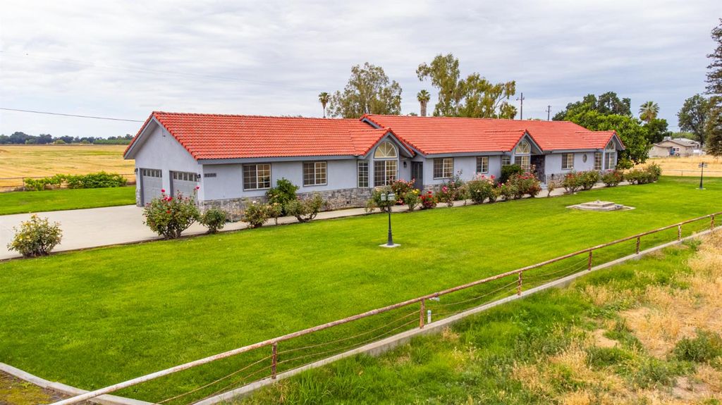 9200 Highway 41, Lemoore, CA 93245