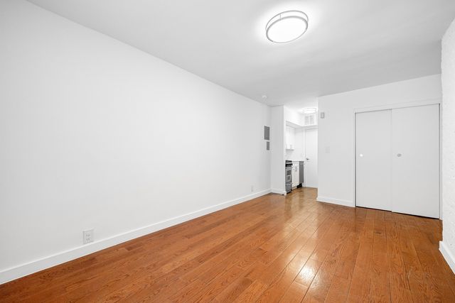 307 W 29th St Apt C, New York City, NY 10001