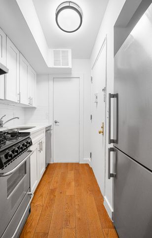 307 W 29th St Apt C, New York City, NY 10001