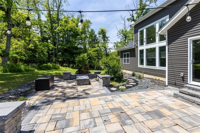 102 Eagle Lane, New Eagle, PA 15067