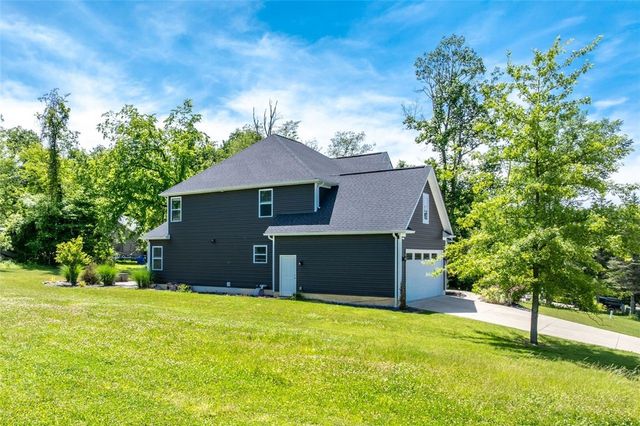 102 Eagle Lane, New Eagle, PA 15067
