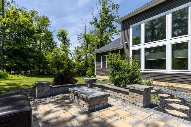 102 Eagle Lane, New Eagle, PA 15067