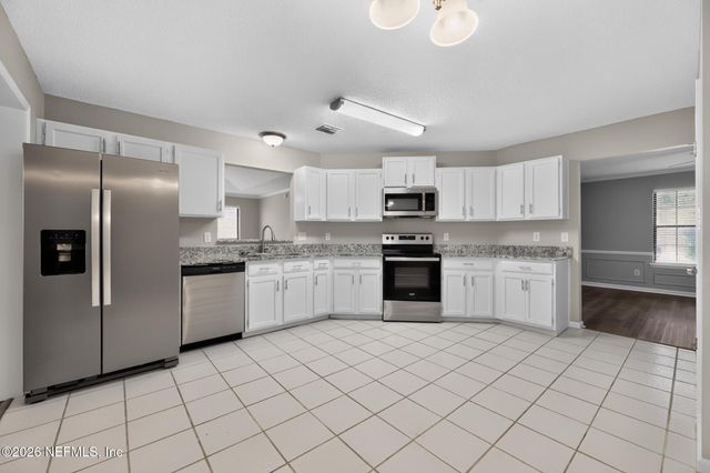 12183 SAFESHELTER Drive S, Jacksonville, FL 32225