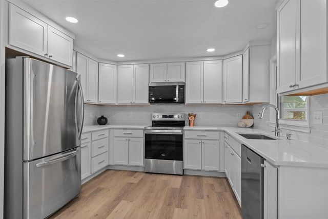 752 LAKECREST DRIVE, Menasha, WI 54952