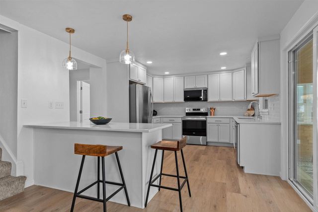 752 LAKECREST DRIVE, Menasha, WI 54952