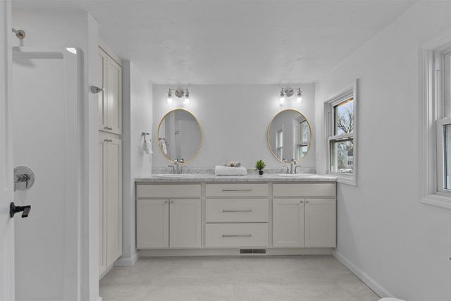 752 LAKECREST DRIVE, Menasha, WI 54952