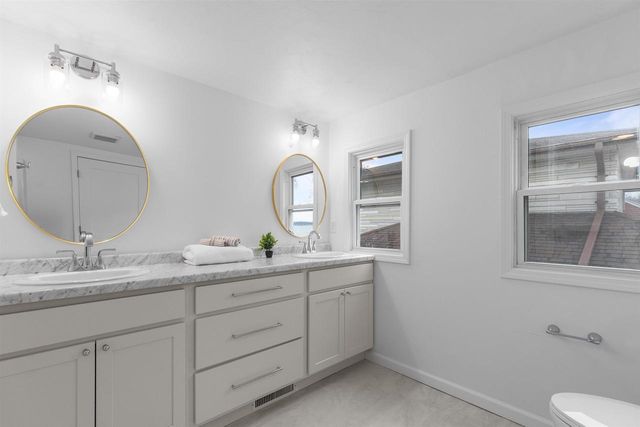 752 LAKECREST DRIVE, Menasha, WI 54952