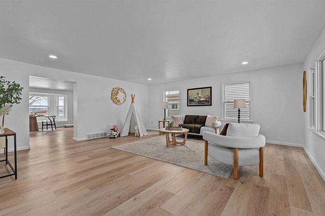 752 LAKECREST DRIVE, Menasha, WI 54952