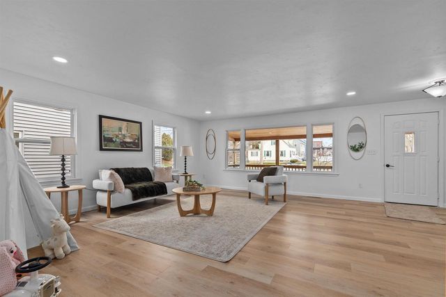 752 LAKECREST DRIVE, Menasha, WI 54952