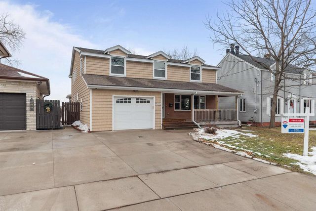 752 LAKECREST DRIVE, Menasha, WI 54952