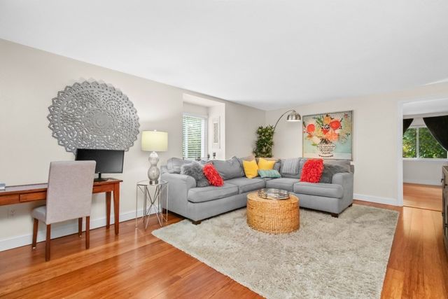 2 Beals Cove Rd K, Hingham, MA 02043