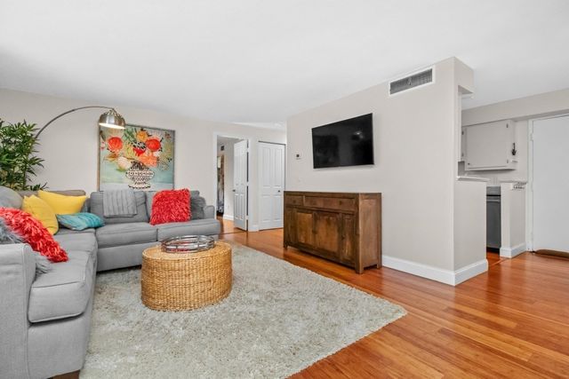 2 Beals Cove Rd K, Hingham, MA 02043