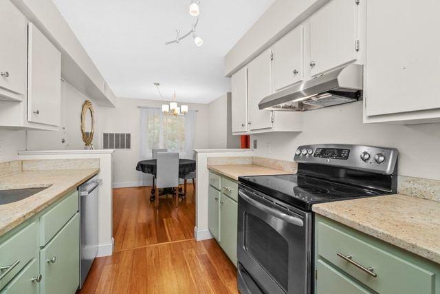 2 Beals Cove Rd K, Hingham, MA 02043