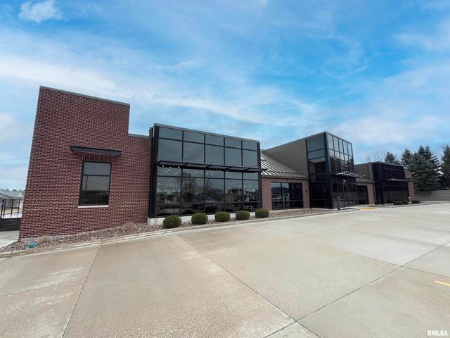 5123 MIDDLE Road 120, Bettendorf, IA 52722