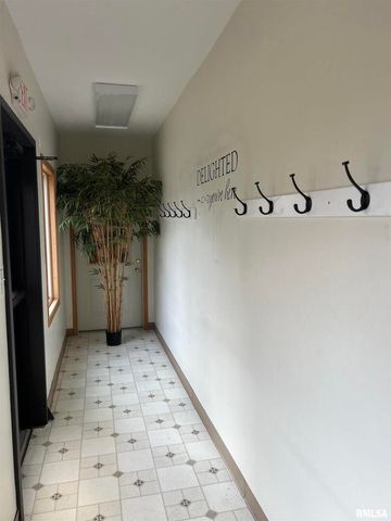 5123 MIDDLE Road 120, Bettendorf, IA 52722