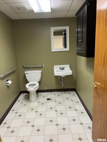 5123 MIDDLE Road 120, Bettendorf, IA 52722