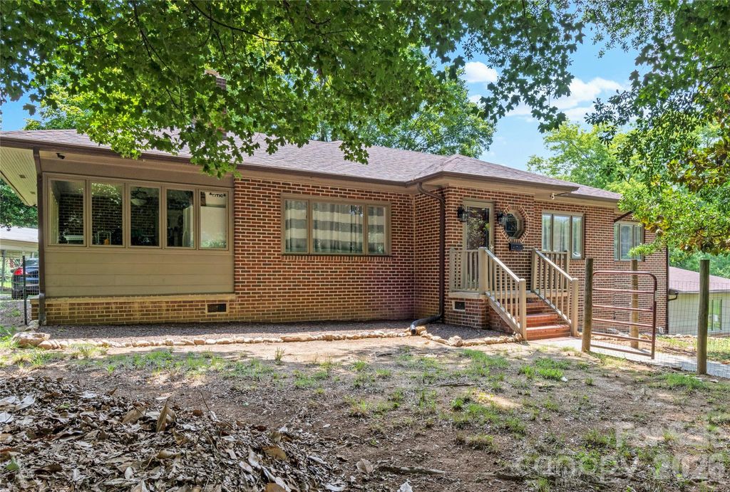 226 Pleasant Hill Drive, Elkin, NC 28621
