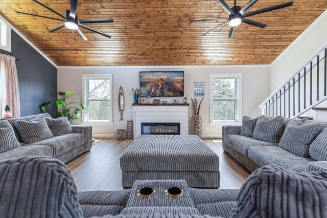 22475 Trout Street, Golden, MO 65658