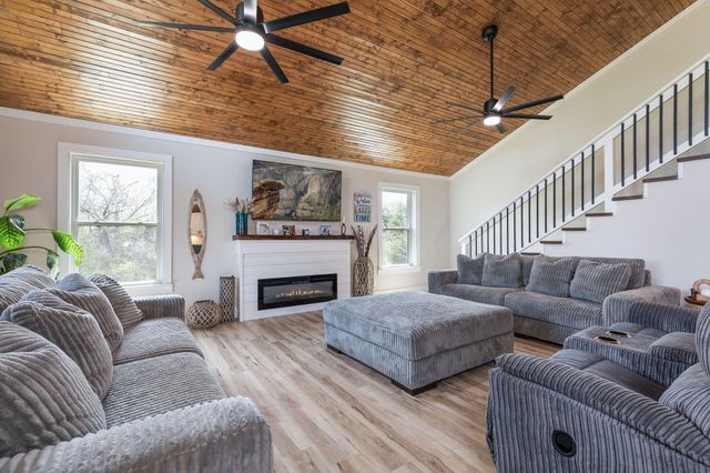 22475 Trout Street, Golden, MO 65658