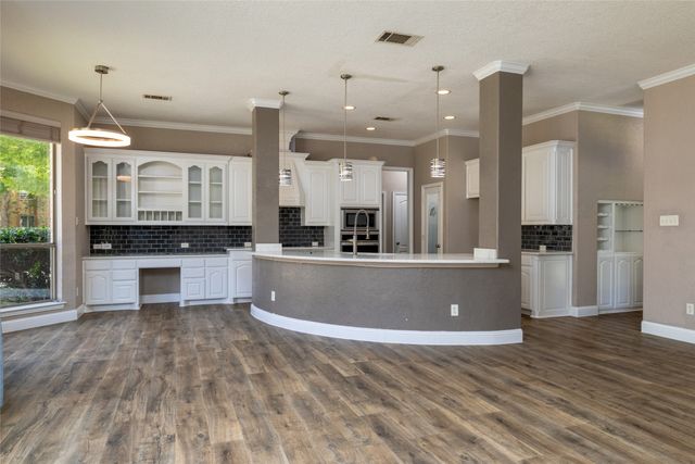 8105 Thornwood Drive, North Richland Hills, TX 76182