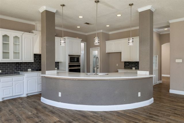 8105 Thornwood Drive, North Richland Hills, TX 76182