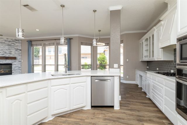 8105 Thornwood Drive, North Richland Hills, TX 76182