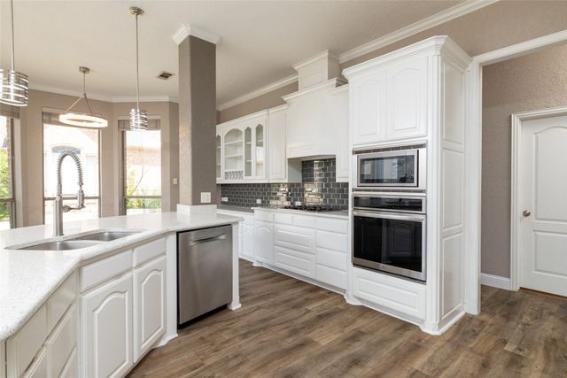 8105 Thornwood Drive, North Richland Hills, TX 76182