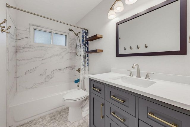 12405 W Crawford AVENUE, New Berlin, WI 53151